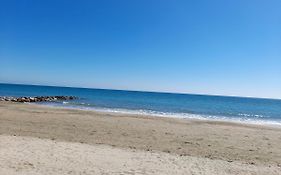 JOLI T2 RDC, BORD DE MER , PISCINE , Aresquiers FRONTIGNAN PLAGE 34